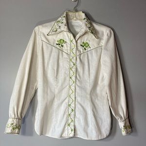 Vintage Western Style Blouse S/M
Long Sleeve 
Embroidery by hand 
1970s